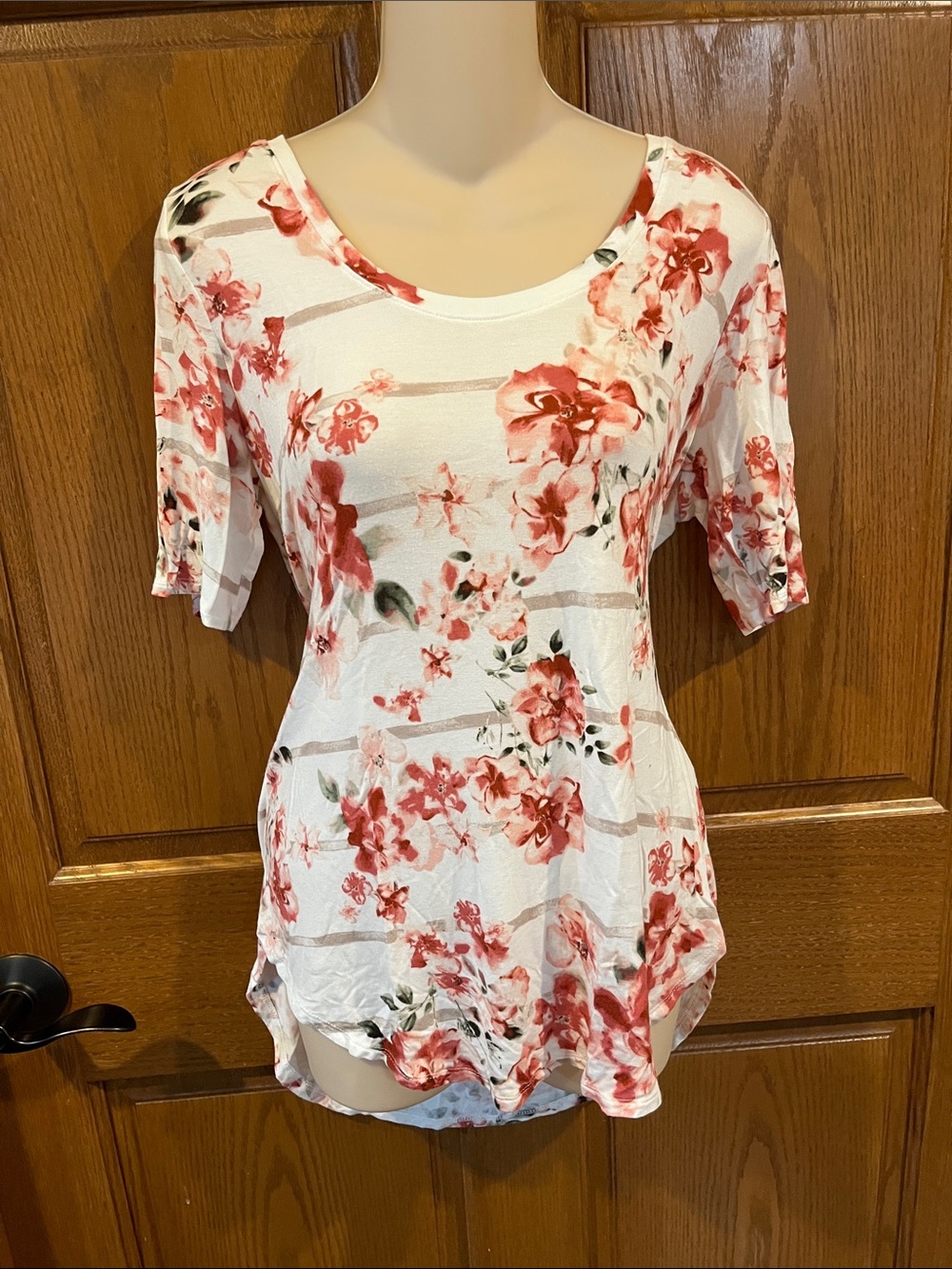 Floral Scoop Neck Short Sleeve Tee in Coral Pink
